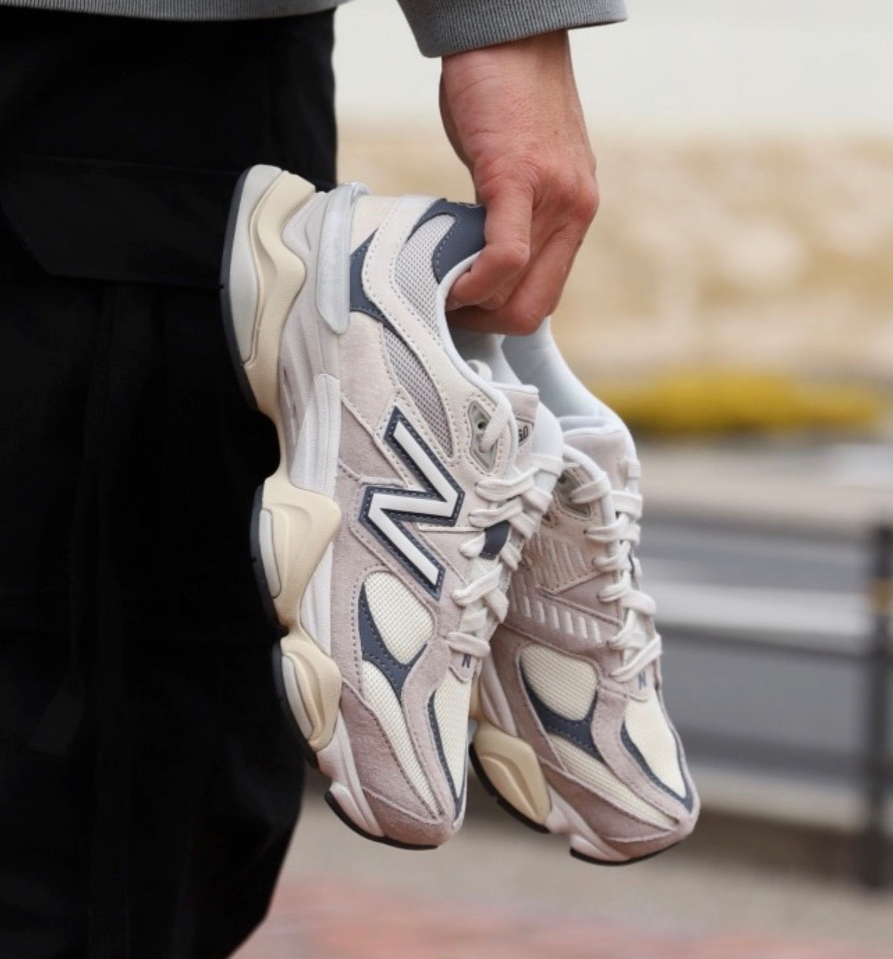 New Balance 9060 Moonrock Linen vista laterale