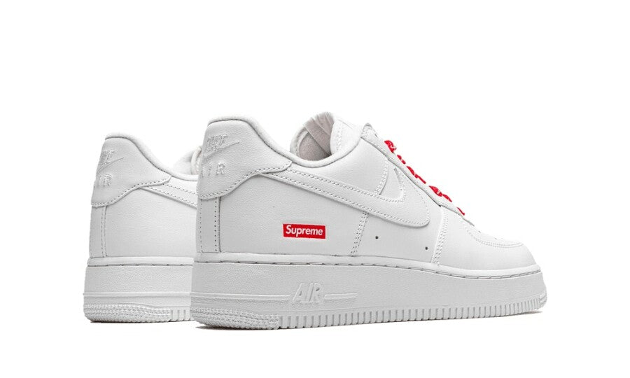 Nike Air Force 1 Low Supreme bianche